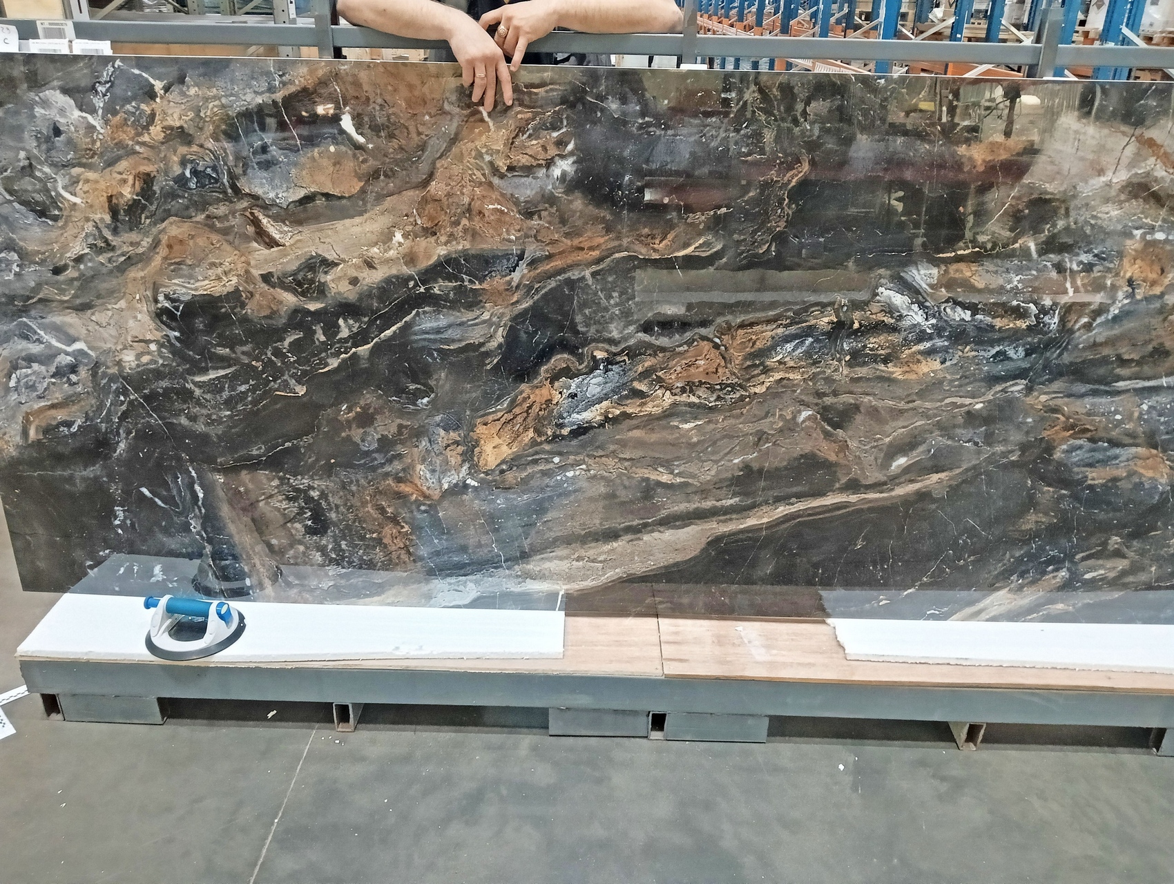 Керамический гранит Lawa Nero Polished 120x278 Скол На Углу A